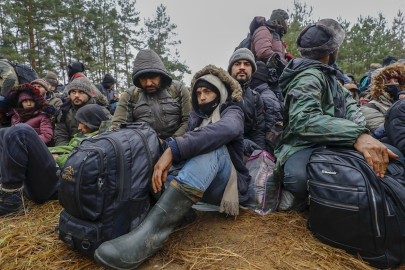 Polonya'da düzensiz göçmenlerin sığınma hakkının askıya alınması protesto edildi