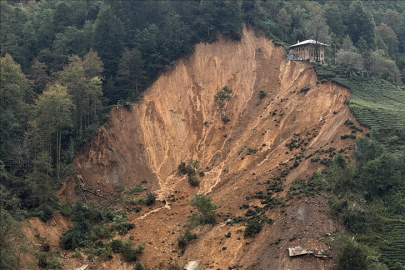 Rize'de heyelan riski nedeniyle 13 ev tahliye edildi