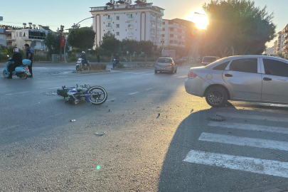 Antalya'da otomobil ve motosikletin karıştığı kazada 1 kişi yaralandı