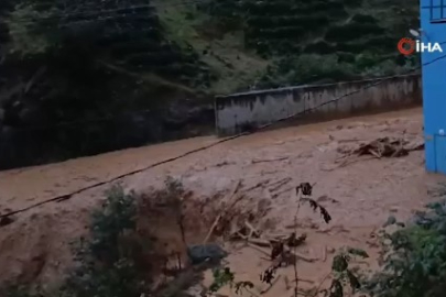 Rize'de heyelan nedeniyle mahalle yolları ulaşıma kapandı