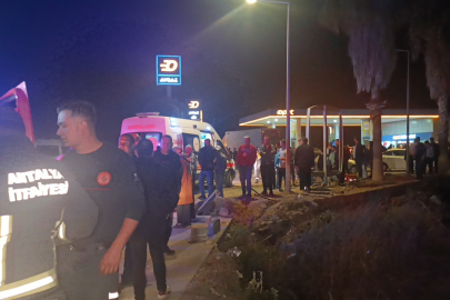 Antalya'da zincirleme kaza: 6 kişi yaralandı, 5 aylık bebek öldü