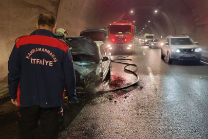 Kahramanmaraş’ta seyir halindeki otomobil alev alev yandı