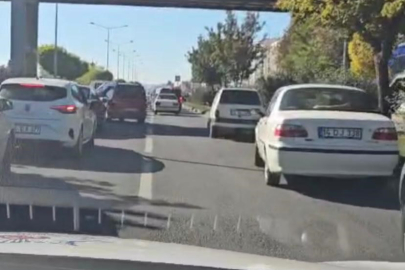 Tıkanan yol 'fermuar yöntemi' ile açıldı