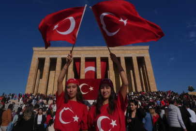 Anıtkabir 745 bini aşkın ziyaretçiyi ağırladı