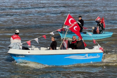 Cumhuriyet için denizi kayıklarla doldurdular