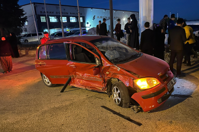 Elazığ'da iki otomobil çarpıştı