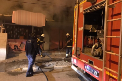 Hatay'da iş yerinin kundaklanması güvenlik kamerasına yansıdı