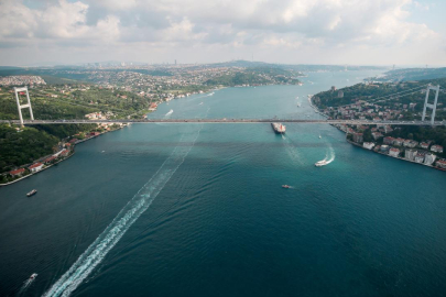 İstanbul Boğazı'nda gemi trafiği çift yönlü askıya alındı