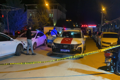 Yere yatırdıkları şahsı öldüresiye dövüp bıçakladılar