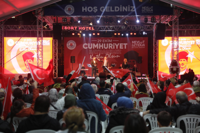 Cumhuriyet'in 101. yılı Kağıthane'de coşku ile kutlandı