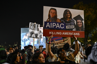 Demokratların adayı Harris, Washington'da protesto edildi!