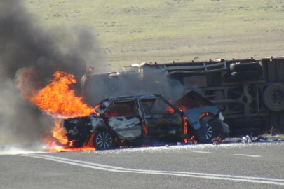 Otomobil alev topuna döndü, sürücü son anda kurtuldu