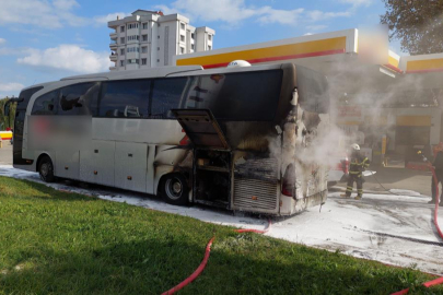 Yolcu otobüsü alev aldı, sürücü akaryakıt istasyonuna çekti!