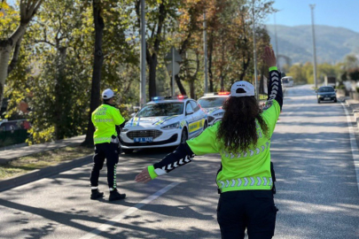 Bursa'da trafikte kural tanımayanlar geçit yok! 9 bin 371 sürücüye ceza!