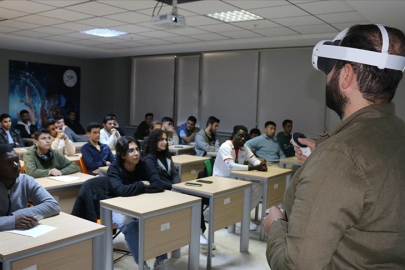 Mühendis adayları, sanal laboratuvarda gelecek için hazırlanıyor