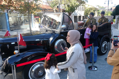 Trabzon'a getirilen 1934 model araç ilgi odağı oldu