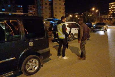 Trafik polislerinin şüphelendiği araçtan tüfek çıktı