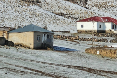 Türkiye’nin en yüksek rakımlı köyü beyaza büründü