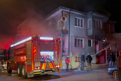 Bolu’da 3 katlı evde yangın çıktı