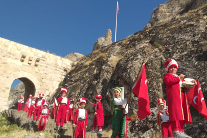 Minik mehteranlar tarihi yerleri gezdi