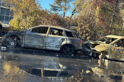 Ankara'da oto sanayide yangın: 9 araç küle döndü