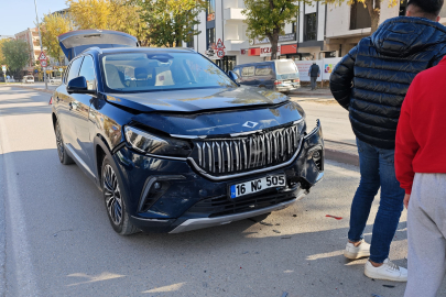 Bursa'da trafik kazasında yaralanan sürücü hastaneye kaldırıldı