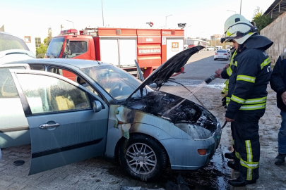 Hastane otoparkındaki araç alev aldı