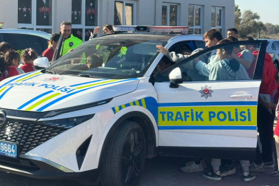 Karacabey'de jandarma ve polis trafik ekiplerinden öğrencilere trafik semineri