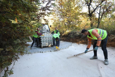 Bursa'nın kırsal mahallerinde yollar parke taşla kaplanıyor