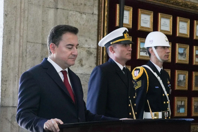 Deva Partisi lideri Ali Babacan ve parti üyelerinden 10 Kasım öncesi Anıtkabir ziyareti