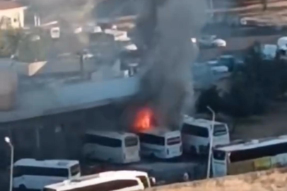 Diyarbakır Otogarı'nda park halindeki otobüs alevler içinde kaldı