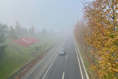 Anadolu Otoyolu'nda sis görüş mesafesini düşürdü