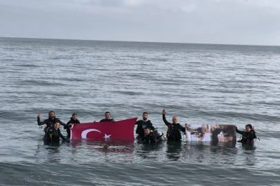 Bursa'da denizin altında Türk bayrağı ve Atatürk posteri açtılar