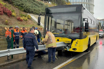 İETT otobüsü bariyere saplandı