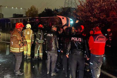 İstanbul'da yolcu otobüsü devrildi: Çok sayıda yaralı var