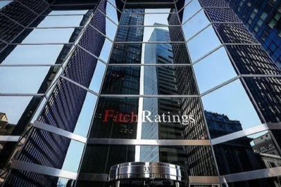 Fitch: Türk bankalarının görünümü risklere rağmen iyileşiyor