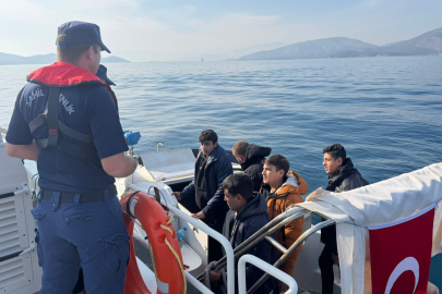 Kuşadası'nda 4 göçmen teknede yakalandı