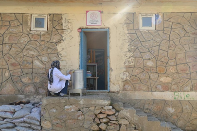 Beyza öğretmen, ara tatilini köydeki ana sınıfını güzelleştirerek değerlendirdi