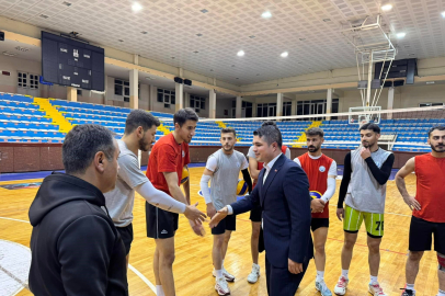 Erdoğan Dönmez'den Gençlik Spor Kulübü Voleybol takımına ziyaret