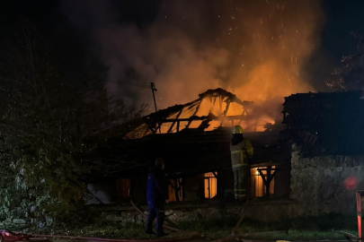 Karabük'te tek katlı ev alevlere teslim oldu