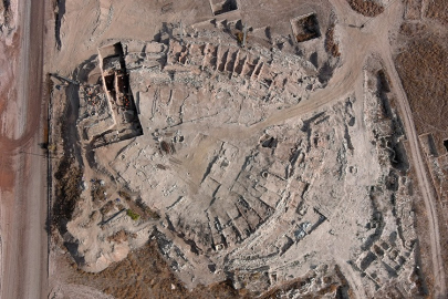 Seyitömer Höyüğü'nde Tunç Çağı'ndan kalma haşhaş ile nohut taneleri bulundu