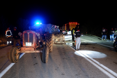 Araçta sıkışan sürücü hayatını kaybetti, eşini kurtarmak için ise ekipler zamanla yarıştı