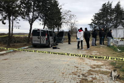 İki kuzen mezarlıkta park halindeki araçta ölü bulundu