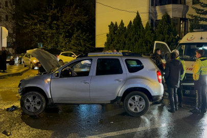 Cipin çarptığı minibüs karşı şeride savruldu