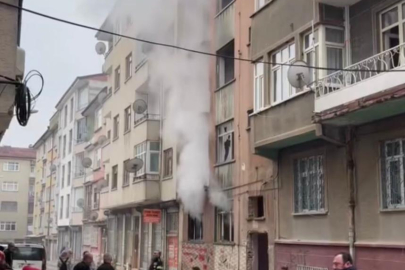 Elazığ’da metruk binada yangın çıktı