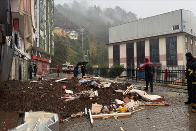 Rize'de şiddetli yağış nedeniyle 21 köy yolunda heyelan oldu