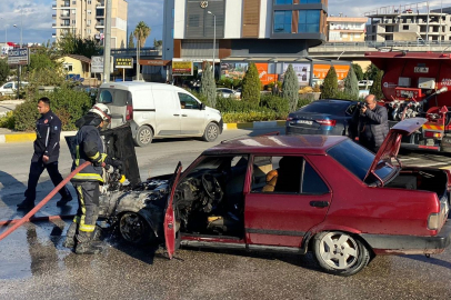 Otoparktan çıkan otomobil alev aldı