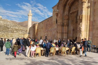 Ulu Camii’nin gölgesinde satranç turnuvası düzenlendi