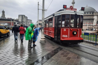 İstanbul'un en işlek caddesinde lodos mücadelesi