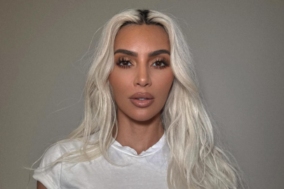 Kim Kardashian, robotun üstüne oturdu